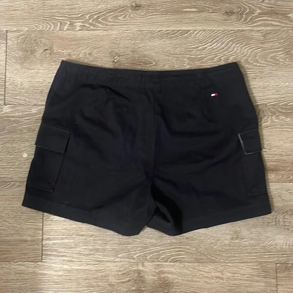 Tommy Hilfiger ladies cargo shorts in navy size 8 - Picture 3 of 5